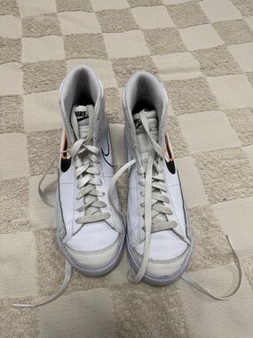 Nike Kids' Blazer Mid '77 Next Nature Sneaker size 5Y or 6.5W